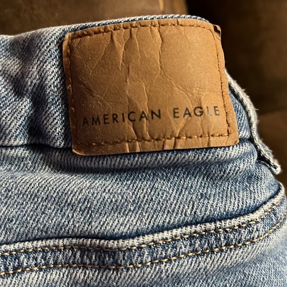 American Eagle pants curve mama jeans their size 12 long got holes at the knees - Picture 2 of 4